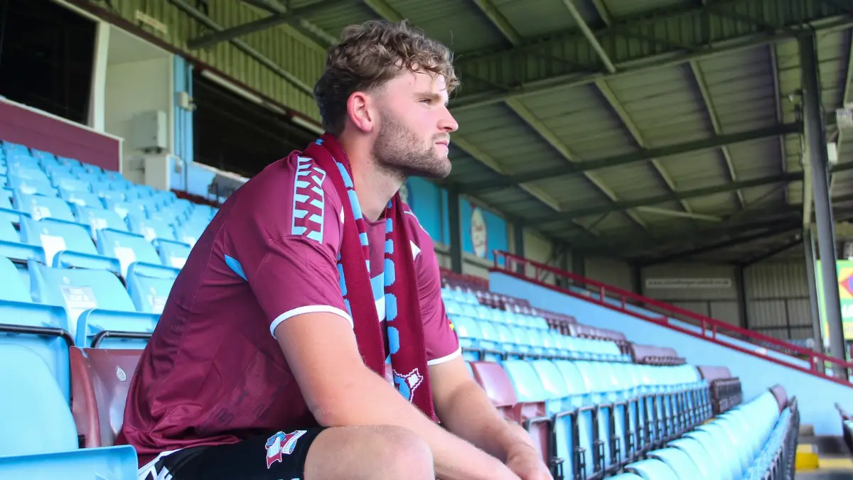 The Iron add to their attacking ranks with the addition of forward Hugh Parker