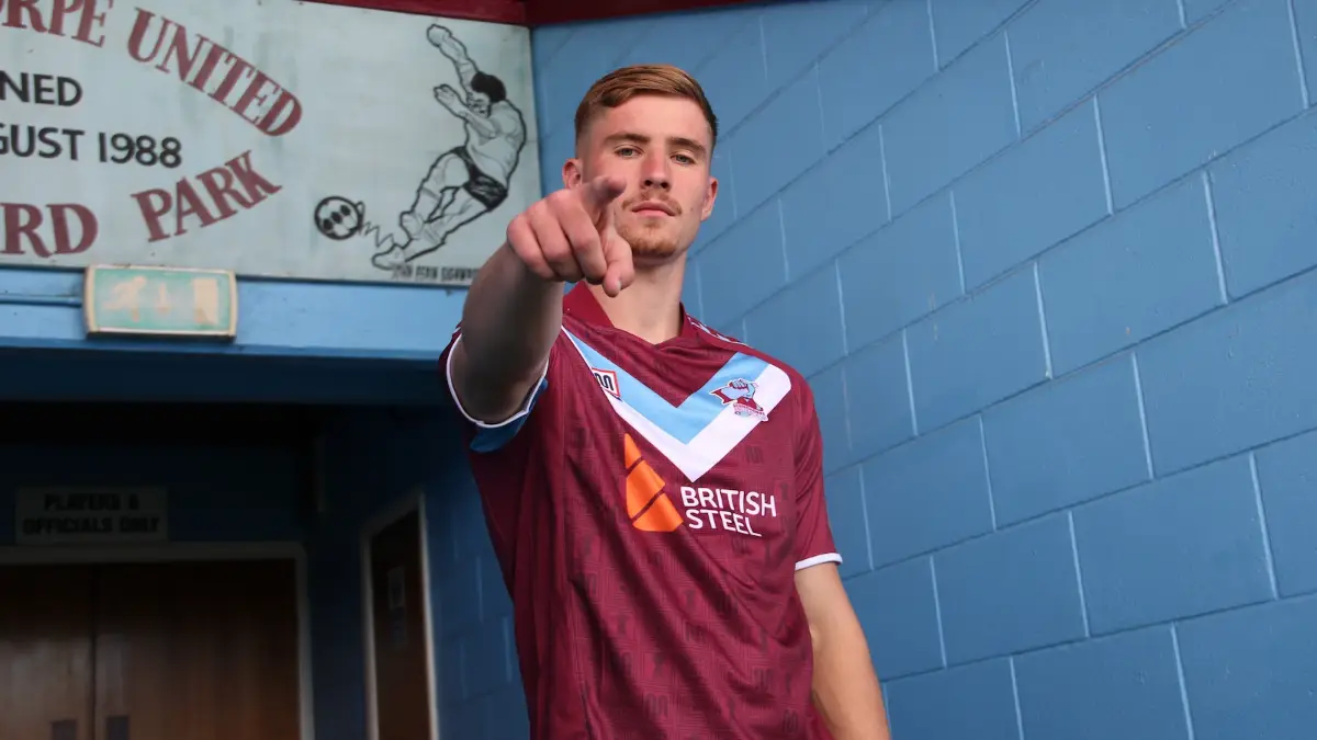 Young full-back Regan Clayton joins on loan from West Ham United