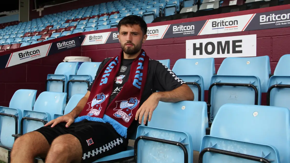 Iron add to their defensive ranks with the loan signing of Stan Ashbee