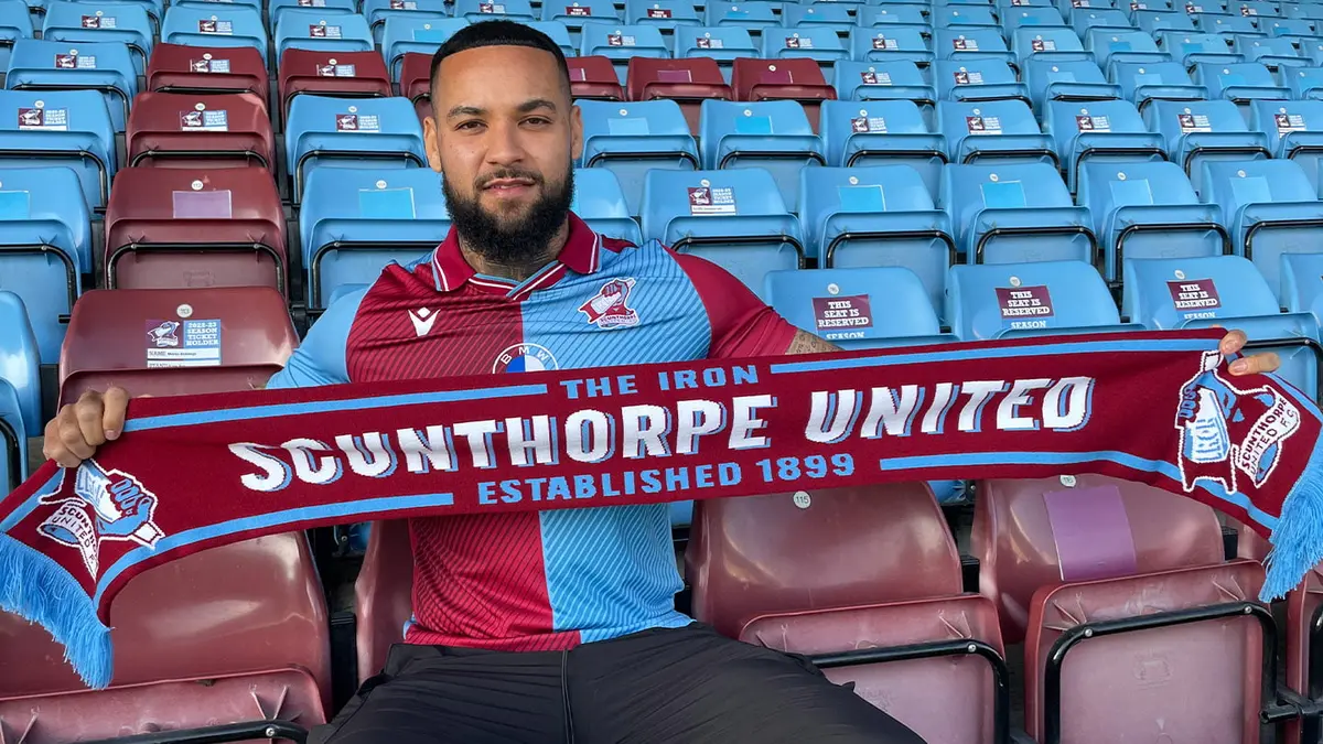 Iron complete Ben Richards-Everton loan signing