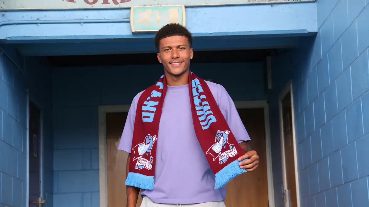 Ty Sellars-Fleming joins the Iron on loan from Hull City